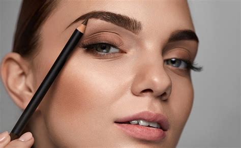 The Right Techniques to Fill in Your Brows with a Matic Eyebrow Pencil